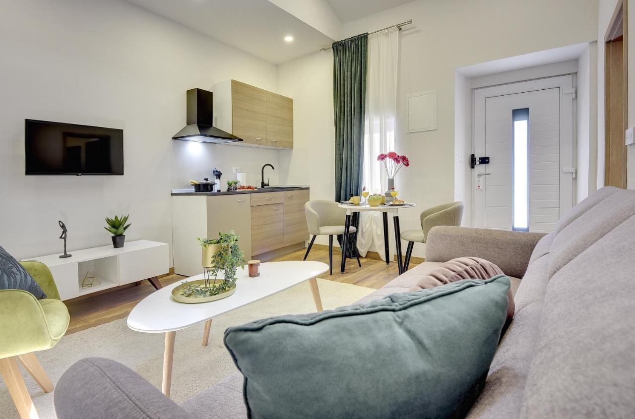 D&A Central Luxury Apartments With Free Parking Пула Екстериор снимка