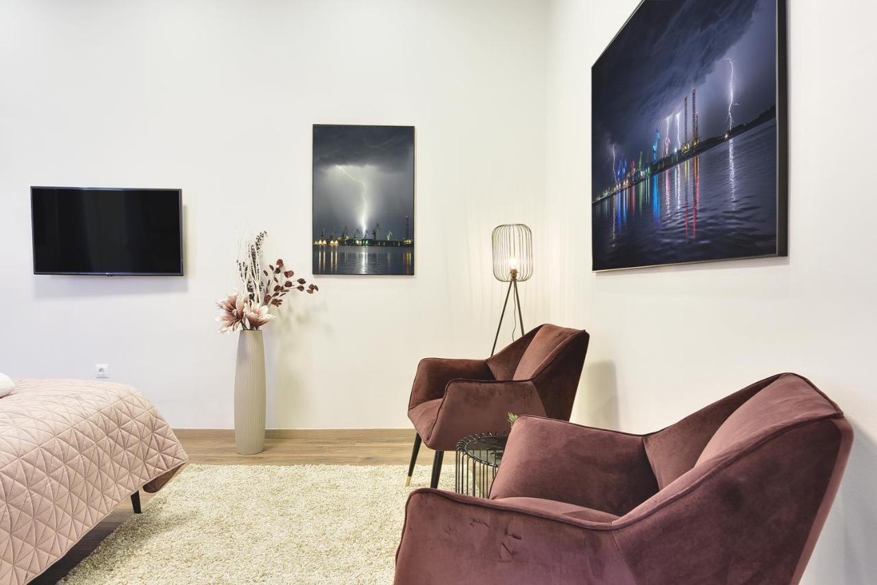 D&A Central Luxury Apartments With Free Parking Пула Екстериор снимка
