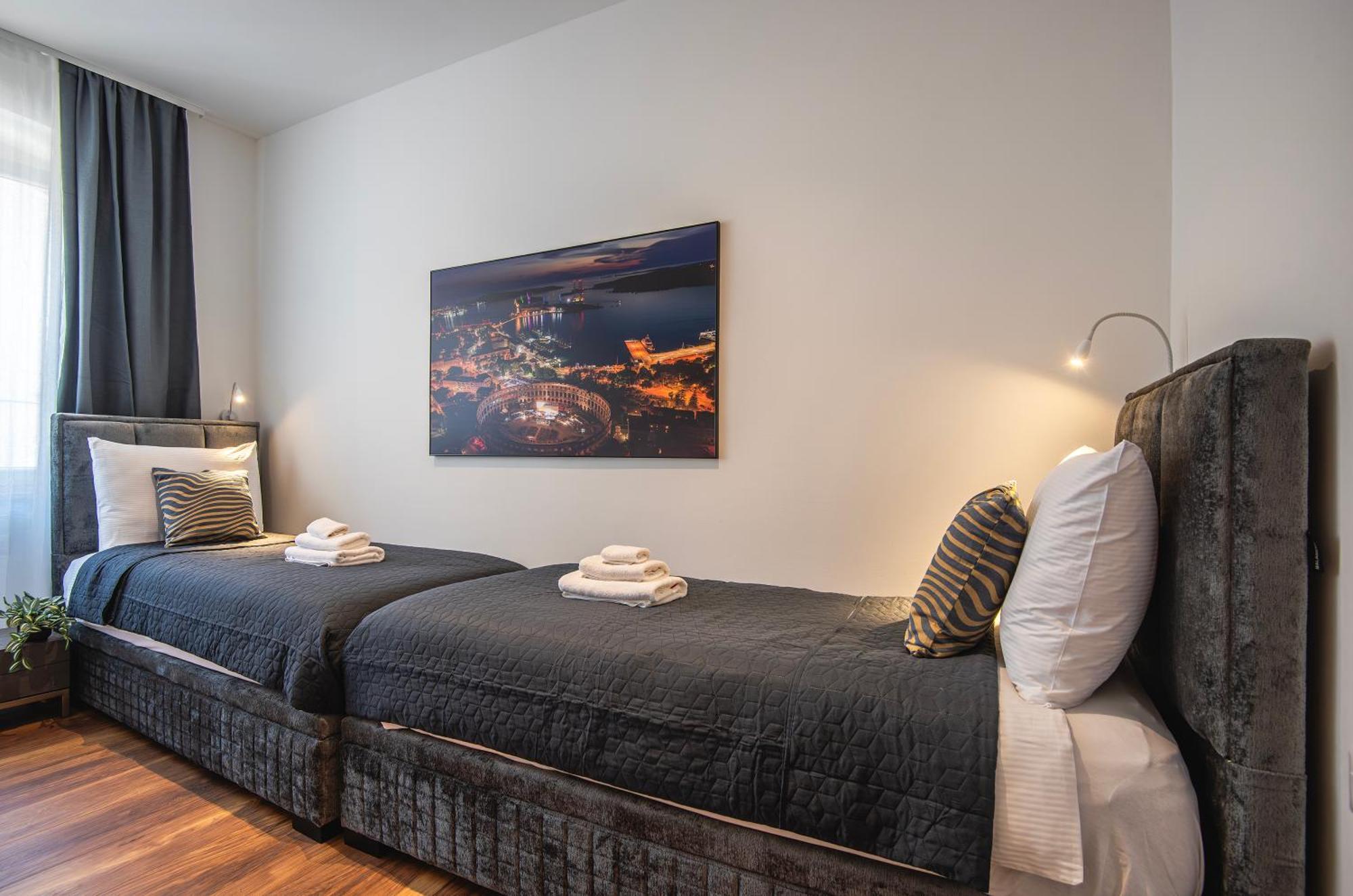 D&A Central Luxury Apartments With Free Parking Пула Екстериор снимка